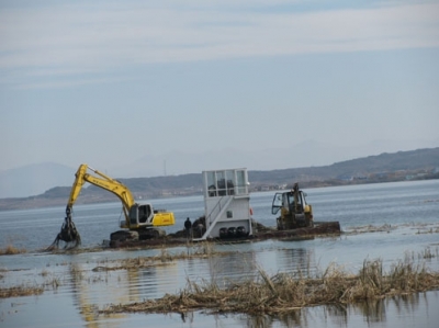 Cleaning works continue in Sevan Lake shore