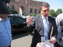Экологи организовали акцию протеста во имя спасение водопада “Трчкан”