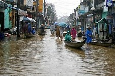 Vietnam Heavy Flood Toll Reaches 100 People