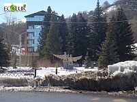 Стоки Цахкадзора большей частью сливаются в ущелье