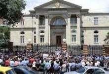 Բողոքի ակցիա նախագահական նստավայրի դիմաց` հասարակությունը չի ցանկանում համակերպվել անօրինության հետ