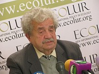 Хлопали и радовались: из Америки насосы привезли, смотрите, что случилось