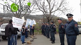 Garni Residents Brought Water Problem Out to Street