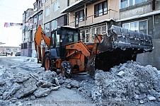 Ձնամաքրման աշխատանքները շարունակվում են մայթերին, բակերում ու միջբակային տարածքներում