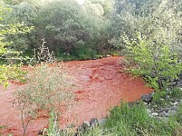 Река Арпа покраснела