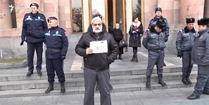 Акция протеста у здания правительства в защиту Артура Григоряна