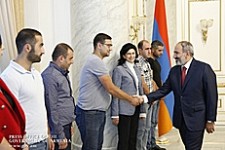 PM discusses situation with Amulsar with representatives of Jermuk population