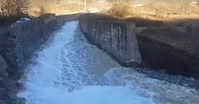 Environmentalist Beating Alarm Signal: Norashenik River Changed Its Colour Because of Tails from Artsvanik Tailing Dump: ZCMC Denying