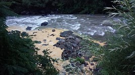 Сигнал тревоги. Приток реки Дебед снова приобрел желто-коричневый оттенок