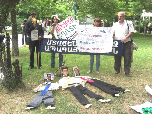 PRESIDENT SARGSYAN RECEIVED 5,000 TEGHUT PROTEST LETTERS AS BIRTHDAY GIFT