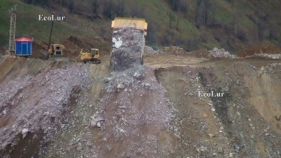 Медные и золотые рыбки в мутной воде горнорудных компаний