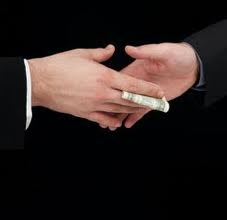 И где же хирургические методы против коррупции? Премьер не уважил требование президента