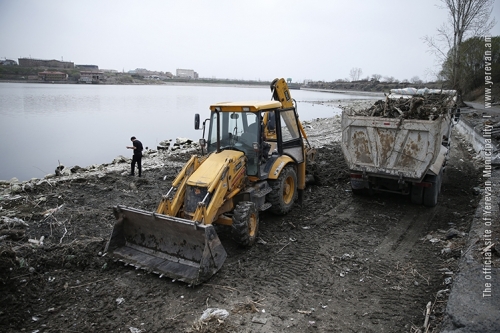 Прибрежье Ереванского озера будет очищена от мусора