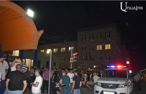 Employees of "Chaarat Kapan" On Strike, Their Demands and Company Response