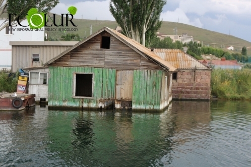 Вопрос демонтажа незаконных построек на берегу озера Севан все еще на стадии консультационных услуг