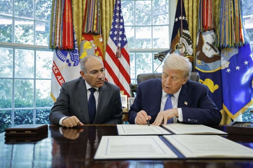 Նիկոլ Փաշինյանը և Դոնալդ Թրամփը ստորագրել են Հայաստան-ԱՄՆ Փոխըմբռնման հուշագրեր